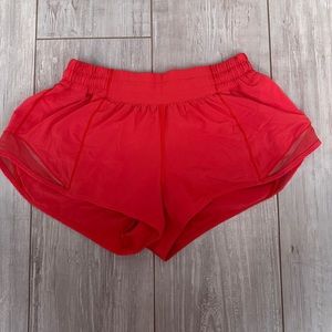 Lululemon Hotty Hot 2.5 shorts